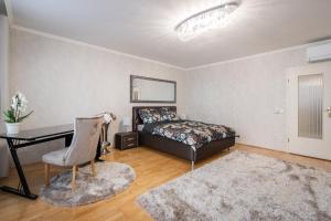 Beautiful three bedrooms apartment with free parking close to the Danube Coast