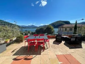 Reflections At The Lake - كاسلانو