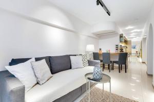 Magpies Nest Athens (3 απο το μετρό Άγιος Ιωάννης)