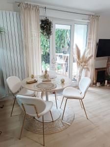 Appartements Appartement REZ DE JARDIN avec SPA entre la MER et Montpellier 10mn : photos des chambres