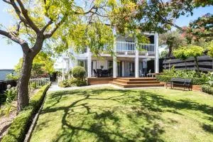 Retro Living - Lush Garden - Clifton