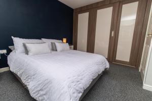 Free Driveway Parking, 3 Double Bedroom House, Quiet Private Estate, Fast WIFI, Ideal for Long Term Contractor, etc Stays, 3 miles 7 mins drive to Nissan, 15 mins to Sunderland Newcastle, Regular Housekeeping Options - See Our Site for Assurance