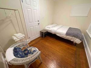 Entire Beautiful 2BR Apartment [L]. Convenient location in the heart of Queens!