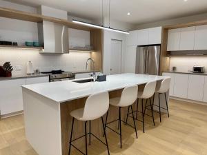 Superb 3brm - Spacious, GamesSpaSaunaGym