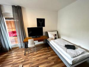 OhPardon! GAILDORF - Monteurwohnung im EG, Einzelbetten, Loggia & Garten