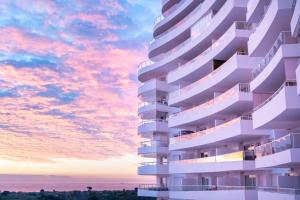 Gran Canet 2BR! Walk to Beach, Sea View, Sauna & Gym