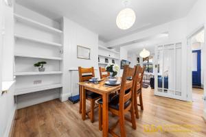 Stylist and Cosy 3 Bed House Leytonstone Sleeps 7
