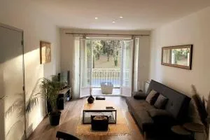 Logement à Brive près de la campagne et centre-ville, avec parking privé, climatisation, et double balcon privé - La Brande Logement à Brive près de la campagne et centre-ville, avec parking privé, climatisation, et double balcon privé - La Brande