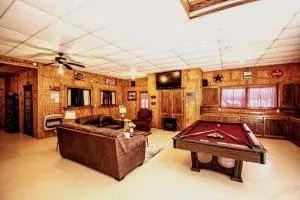 Lake Texoma's Barn-dominum in Pottsboro - Willow Spring