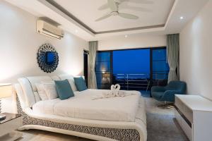 VILLA DOVE Hillside Modern Infinity Sea View Pool