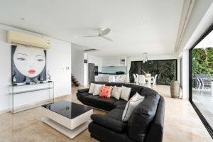 VILLA DOVE Modern Infinity Sea View Pool