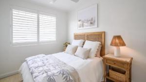 Watersea By The Bay Unit 2, waterfront, walk to shop&restaurants