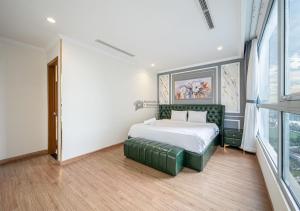 The Vinhomes Central Park Apartments - The Buildings Surrounding Landmark 81