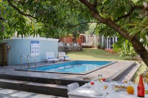 SaffronStays Peshwaai - 5BR Karjat villa with lawn pool & terrace plunge, mezzanine family rooms, near Songiri & Kondhana