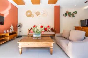2BR Red Lotus Villa 10 mins to Seminyak Beach