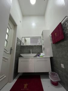 Bareeq Luxury House with Two Private Pools - Barka