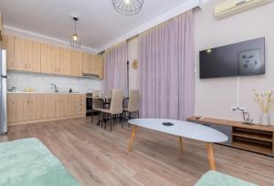 DELUXE CENTRAL 2 bdr APARTMENT