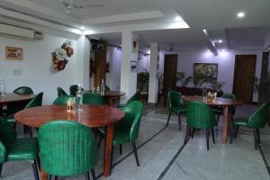 The Sandalwood Hotel I Sec-38 I Near Medanta Medicity Gurgaon