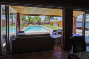 Garten Wohnung mit Pool, 2 Schlafzimmer - Kuilsrivier