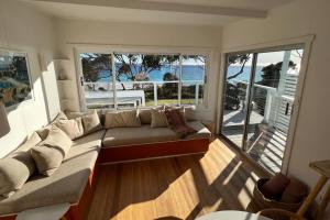 PIPI SHACK - iconic waterfront shack Binalong Bay