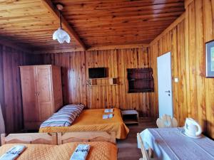 3. Family Room with Bathroom (4 Adults) room in Willa Senator