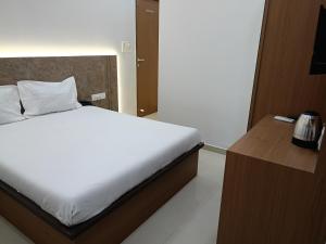Hotel Ritz Vesu - Hotels in Vesu, Surat