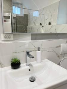 Under Castle Apartment