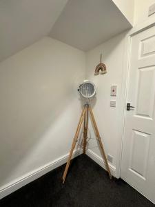 Lovely Town house Room 5