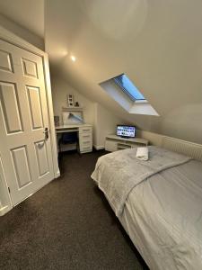 Lovely Town house Room 5