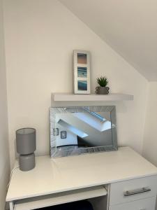 Lovely Town house Room 5