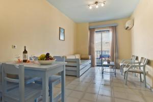 Regina Studios & Hotel