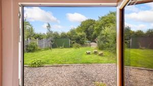 Mwsogl - Luxurious Family Fishing Lodge Near Aberaeron With Private Fishing