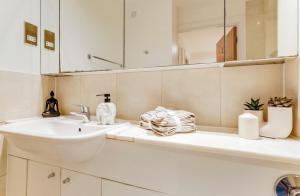 Prime Central flat at Marylebone