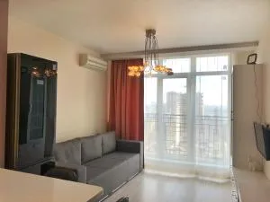 Нова затишна квартира Студіо плюс спальня біля метро Житомирська - Chayky