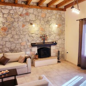 Τα πέτρινα στο Σκεπαστό