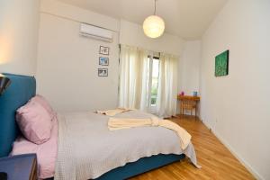 Acropolis Heart 2 Bdr with 2 attached bathrooms next to the site