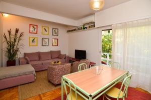 Acropolis Heart 2 Bdr with 2 attached bathrooms next to the site