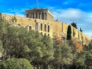Acropolis Heart 2 Bdr with 2 attached bathrooms next to the site