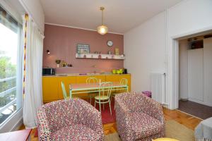 Acropolis Heart 2 Bdr with 2 attached bathrooms next to the site