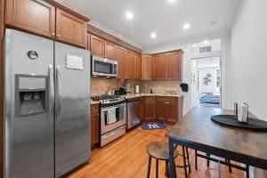Large Home - Great Location - 15 Minutes to NYC - Sleeps 6 comfortably