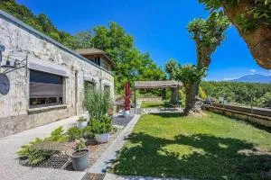 Ancien domaine de Chartreux avec jacuzzi - Beaucroissant