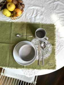 Porta 1923 Bed and Art