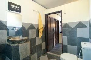 Phòng Deluxe Giường Đôi Có Ban Công (Deluxe Double Room with Balcony)