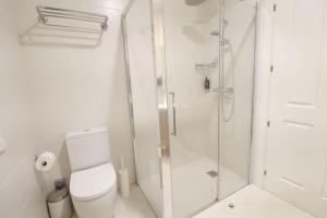 Prime Location Modern Stay