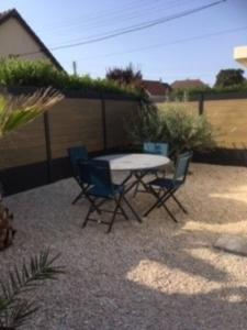 Maisons de vacances La Maison Sable - Chaleureuse Familiale avec Jardin-300m de la plage : photos des chambres