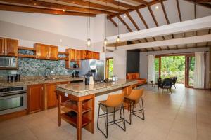 Tropical Casa Ventanas with private pool in MA