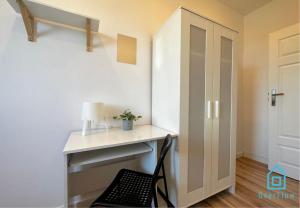 Waza Room - Peaceful Retreat, 10 Minutes to Gdańsk Old Town & Seaside