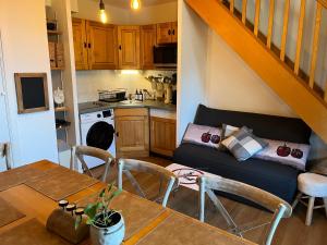 Appartements T3 duplex Super Besse, parking, piscine, wifi : Appartement 3 Chambres