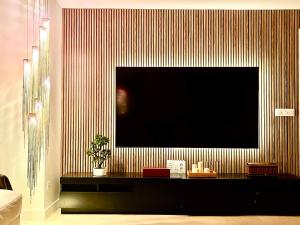 Cathedral Boutique by Lugo Collection