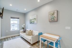 Bright Houston Retreat - 8 Mi to Downtown